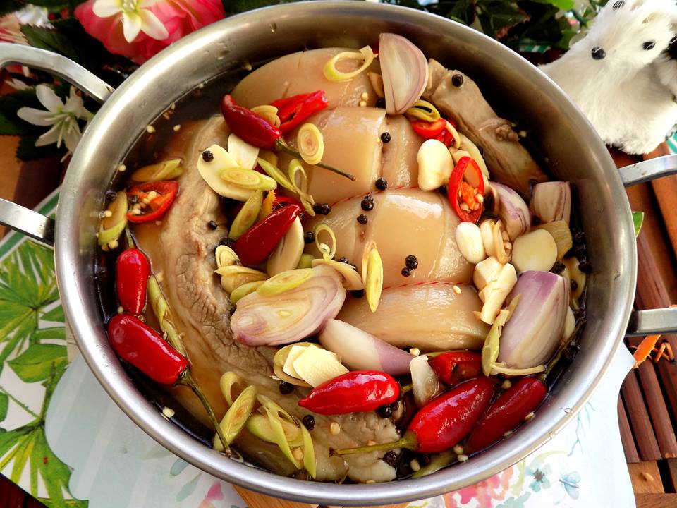 C&aacute;ch l&agrave;m thịt heo ng&acirc;m mắm dấm cực ngon ng&agrave;y Tết