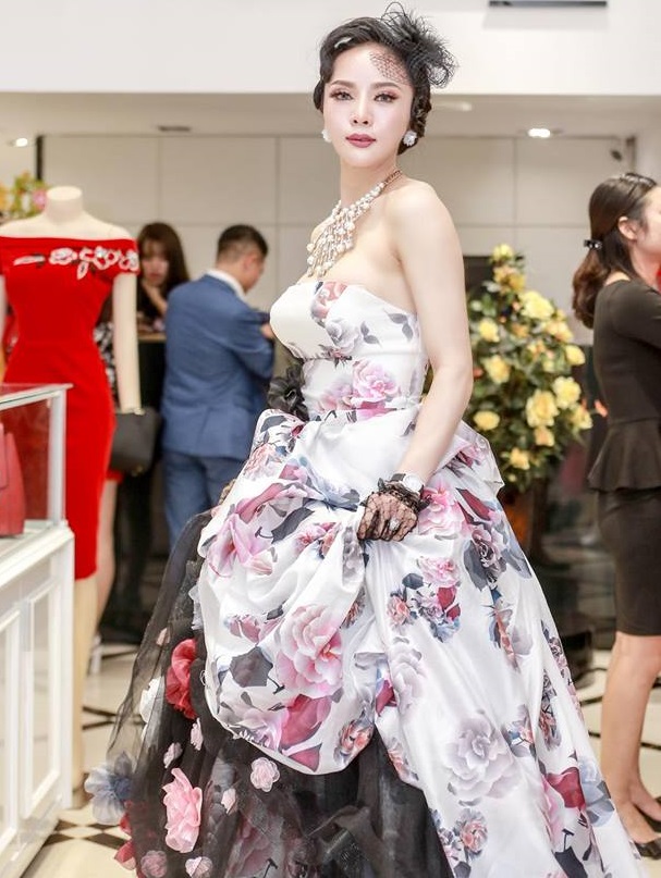 &Aacute; hậu Ngọc Quỳnh ki&ecirc;u kỳ, quyến rũ với style cổ điển
