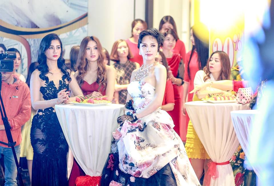 &Aacute; hậu Ngọc Quỳnh ki&ecirc;u kỳ, quyến rũ với style cổ điển