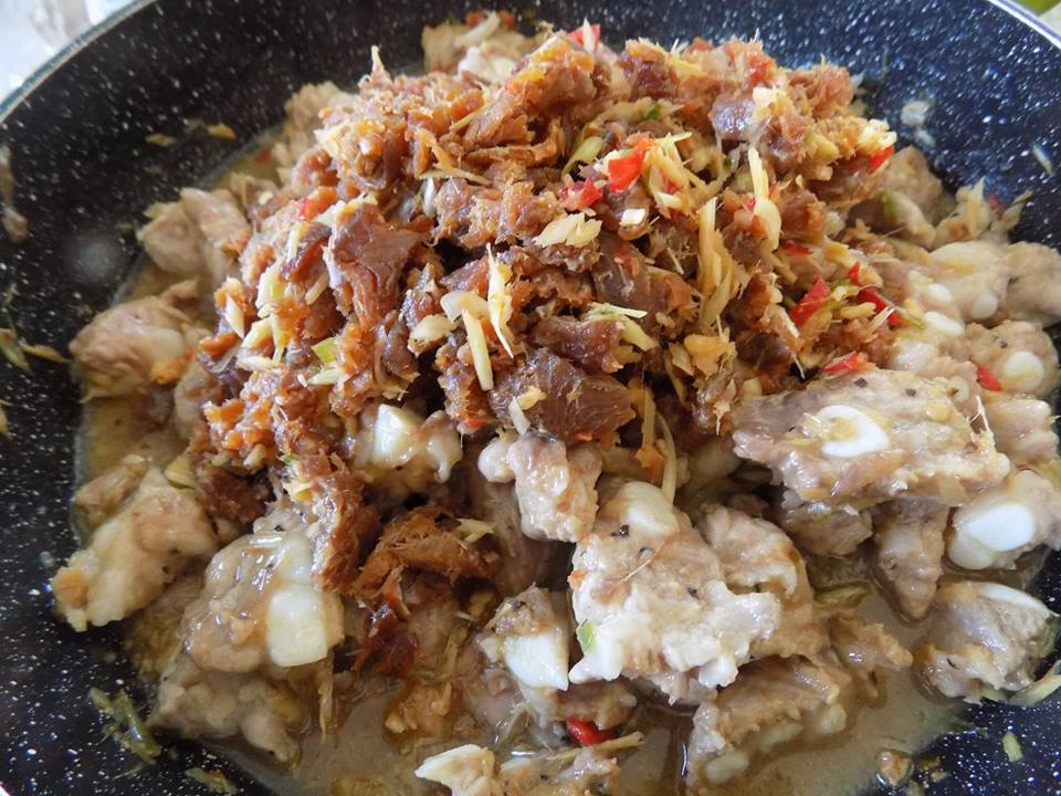C&aacute;ch l&agrave;m sụn heo rim mắm c&aacute; đơn giản, ngon cơm
