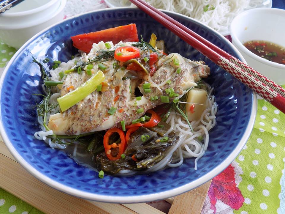 C&aacute;ch l&agrave;m c&aacute; om dưa chua đổi bữa ng&agrave;y đ&ocirc;ng lạnh