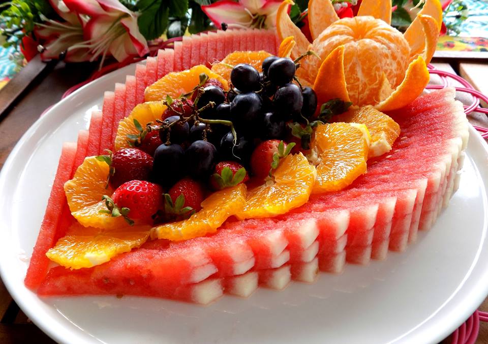 C&aacute;ch trang tr&iacute; đĩa tr&aacute;i c&acirc;y đơn giản, tự tin đ&atilde;i kh&aacute;ch dịp đầu năm