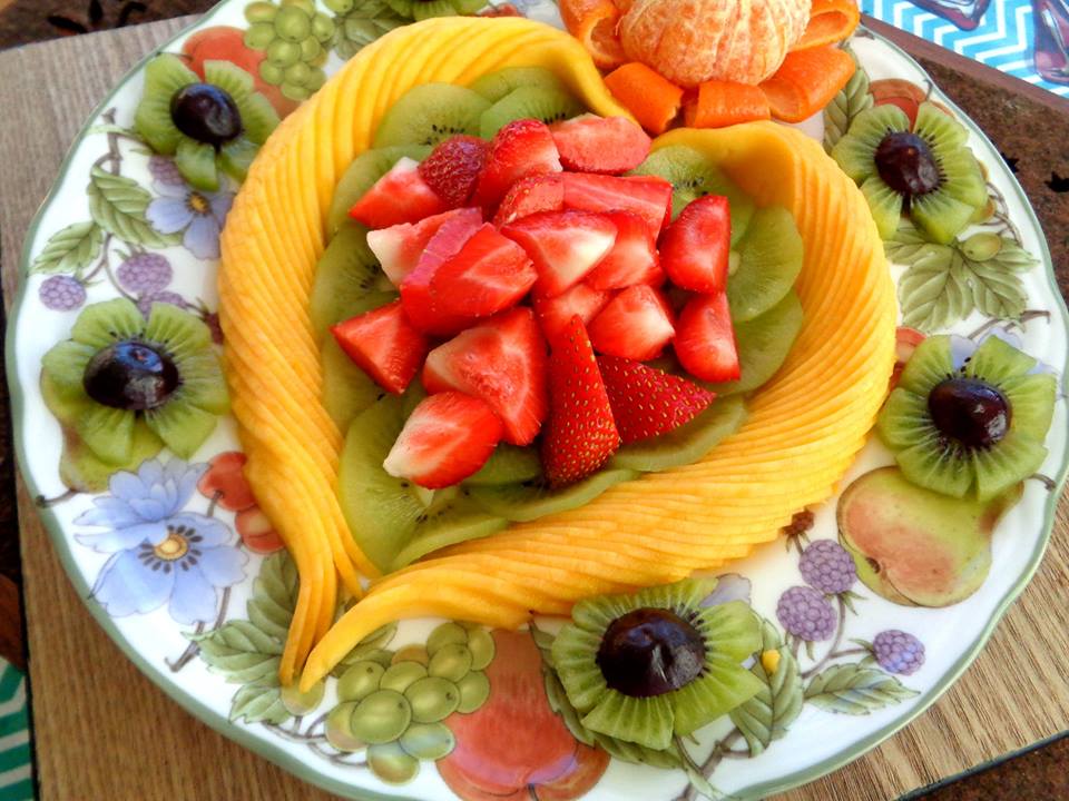 C&aacute;ch trang tr&iacute; đĩa tr&aacute;i c&acirc;y đơn giản, tự tin đ&atilde;i kh&aacute;ch dịp đầu năm