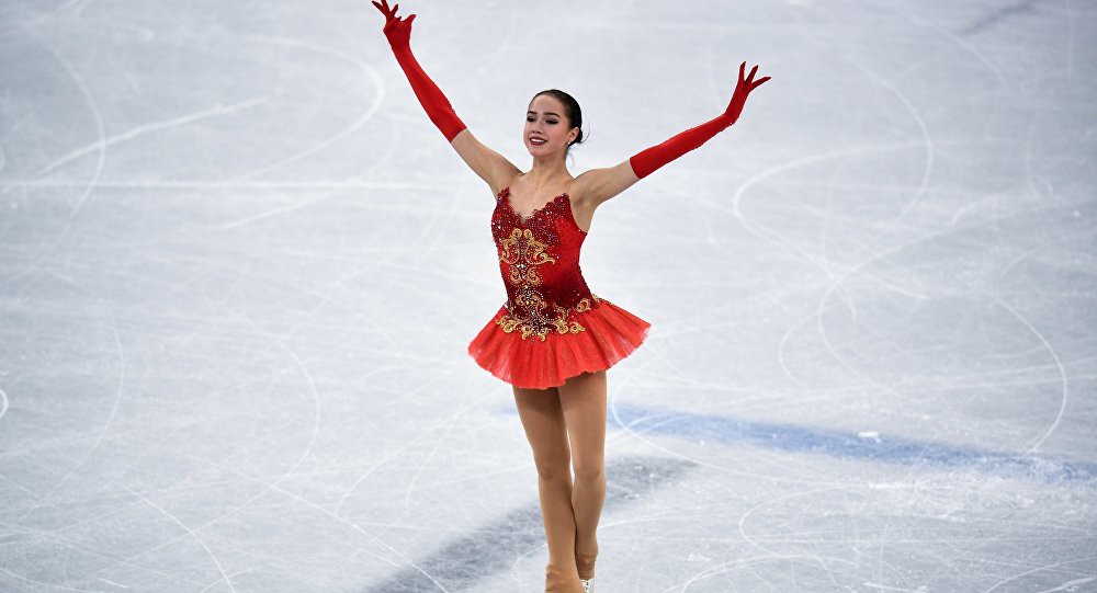 Nữ VĐV 15 tuổi đẹp tựa thi&ecirc;n thần, tỏa s&aacute;ng rực rỡ tr&ecirc;n s&acirc;n băng Olympic