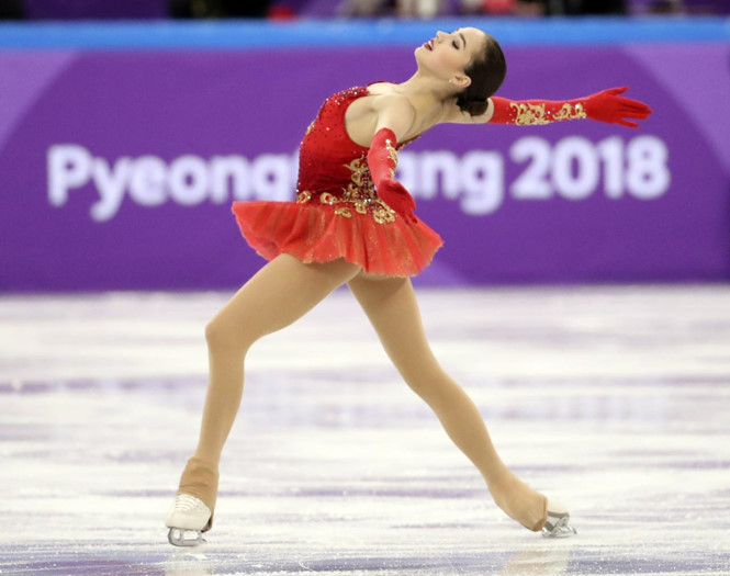 Nữ VĐV 15 tuổi đẹp tựa thi&ecirc;n thần, tỏa s&aacute;ng rực rỡ tr&ecirc;n s&acirc;n băng Olympic