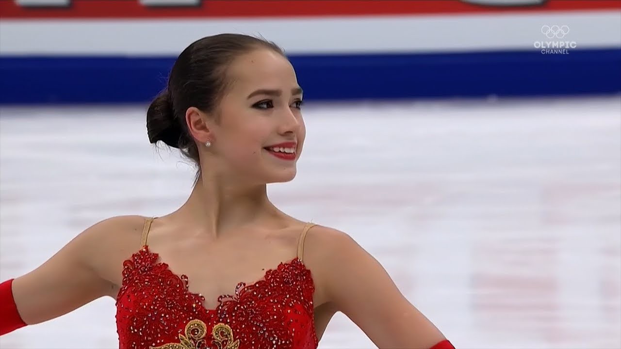 Nữ VĐV 15 tuổi đẹp tựa thi&ecirc;n thần, tỏa s&aacute;ng rực rỡ tr&ecirc;n s&acirc;n băng Olympic