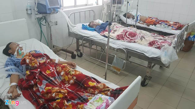 Ăn lẩu c&aacute; n&oacute;c nấu chua cả 5 người phải nhập viện trong t&igrave;nh trạng nguy kịch