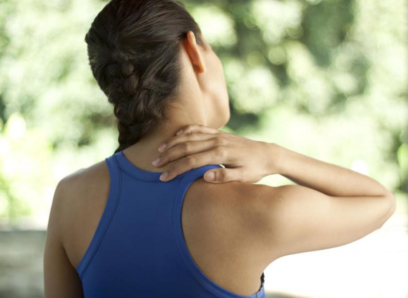 Ngủ gục tr&ecirc;n b&agrave;n giờ nghỉ trưa &ndash; th&oacute;i quen g&acirc;y ra h&agrave;ng loạt t&aacute;c hại kh&ocirc;ng ngờ
