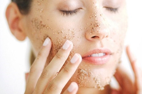 Những th&oacute;i quen chăm s&oacute;c da tưởng tốt nhưng lại khiến mụn ho&agrave;nh h&agrave;nh