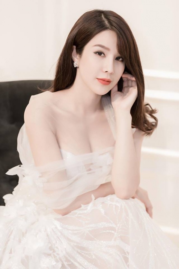 Cận cảnh nhan sắc đẹp &lsquo;h&uacute;t hồn&rsquo; của Diệp L&acirc;m Anh khi diện v&aacute;y cưới