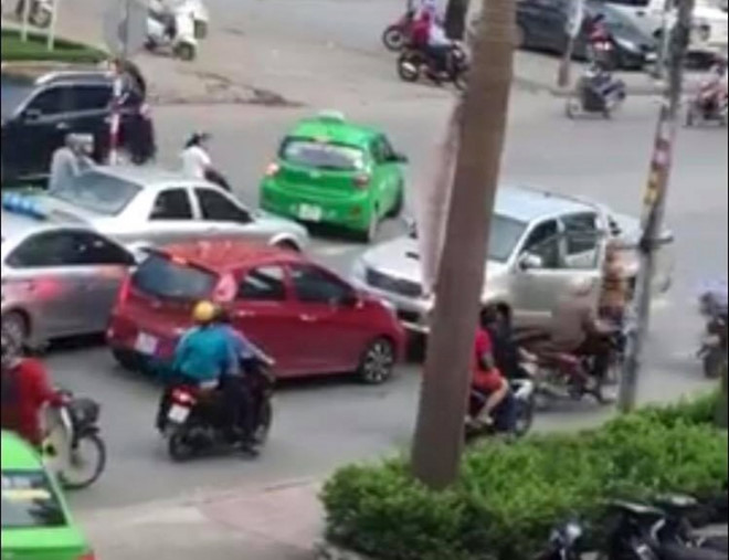 Tài xế cãi nhau với vợ rồi lùi xe gây chết người: Tiết lộ lời khai mới nhất