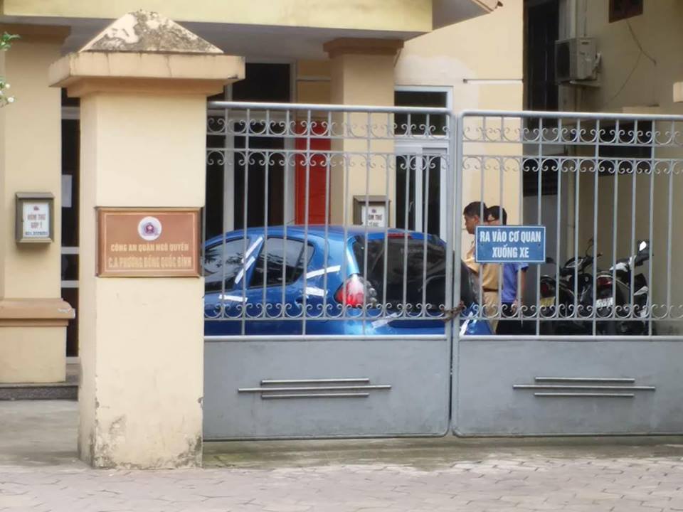 Nữ t&agrave;i xế ph&aacute;t ng&ocirc;n g&acirc;y &lsquo;sốc&rsquo;: Tiếp tục ng&ocirc;ng cuồng, phải cử 2 c&ocirc;ng an vi&ecirc;n &aacute;p giải