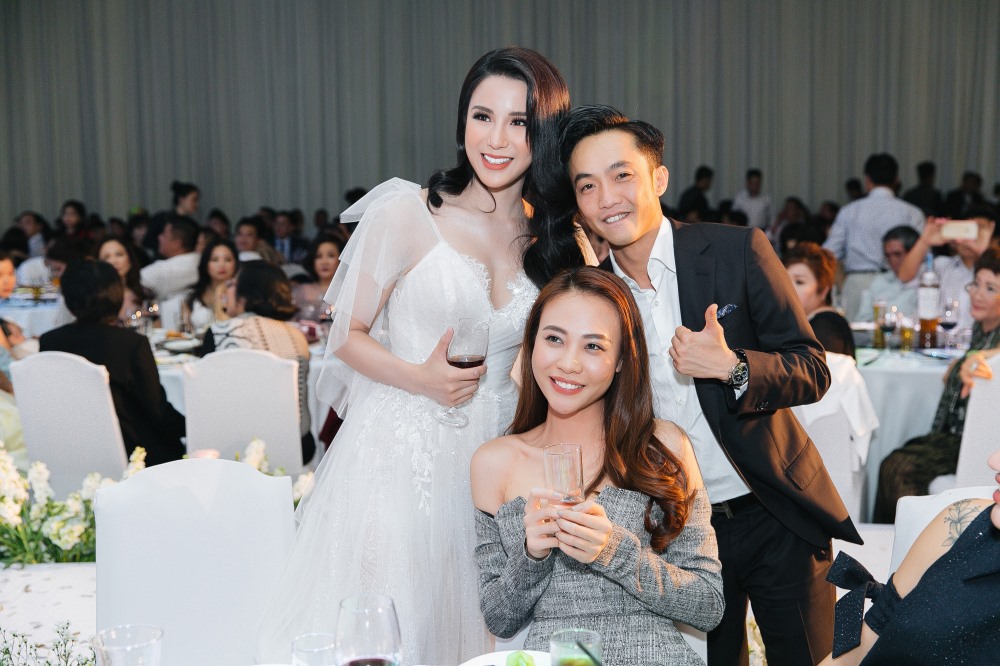 Cường Đ&ocirc; La c&ocirc;ng khai t&igrave;nh tứ b&ecirc;n Đ&agrave;m Thu Trang giữa chốn đ&ocirc;ng người 