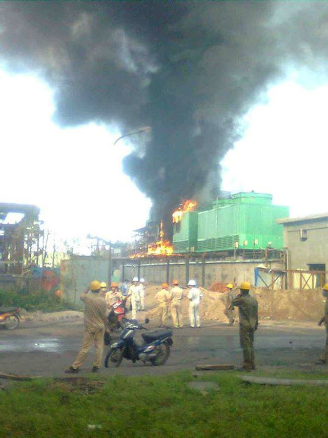 Trước đ&oacute;, ng&agrave;y 31/5/2013, xảy ra vụ ch&aacute;y tại nh&agrave; m&aacute;y luyện th&eacute;p thuộc khu li&ecirc;n hiệp sản xuất gang th&eacute;p H&ograve;a Ph&aacute;t, x&atilde; Hiệp Sơn (huyện Kinh M&ocirc;n, Hải Dương). 
