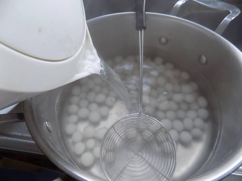 C&aacute;ch l&agrave;m v&agrave; luộc tr&acirc;n ch&acirc;u mềm trong chỉ trong v&agrave;i ph&uacute;t