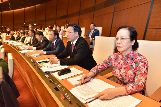 Ch&ugrave;m ảnh: C&aacute;c đại biểu Quốc hội trong kỳ họp thứ 5, kh&oacute;a 14
