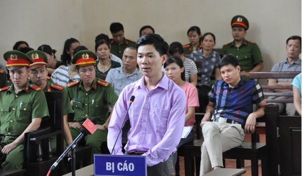 Tin tức mới nhất vụ b&aacute;c sĩ Ho&agrave;ng C&ocirc;ng Lương: Đối mặt với mức &aacute;n 30-36 th&aacute;ng t&ugrave; treo