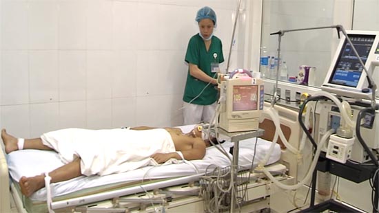 Nghệ An: Xuống hầm c&aacute; cứu người, cả 4 ngư d&acirc;n đều bị ngạt kh&iacute; bất tỉnh