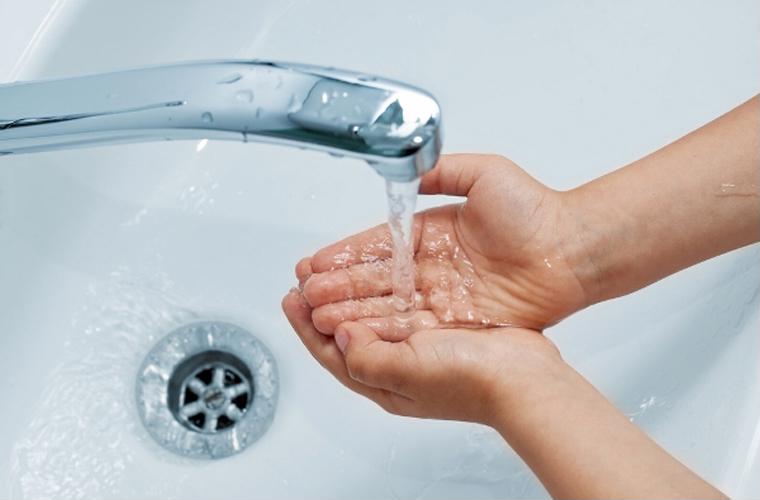 Khi c&oacute; sấm s&eacute;t phải tr&aacute;nh xa nh&agrave; tắm kẻo c&oacute; ng&agrave;y &lsquo;mất mạng&rsquo;