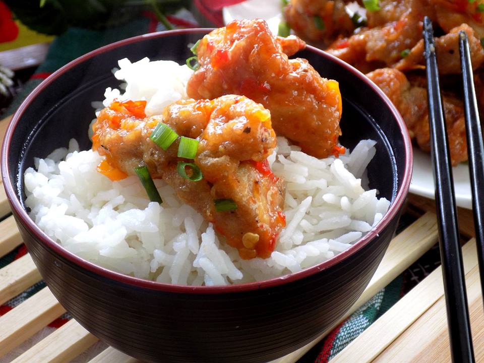 &lsquo;Bỏ t&uacute;i&rsquo; c&aacute;ch l&agrave;m g&agrave; xốt tương ớt chua ngọt lạ miệng, thơm ngon