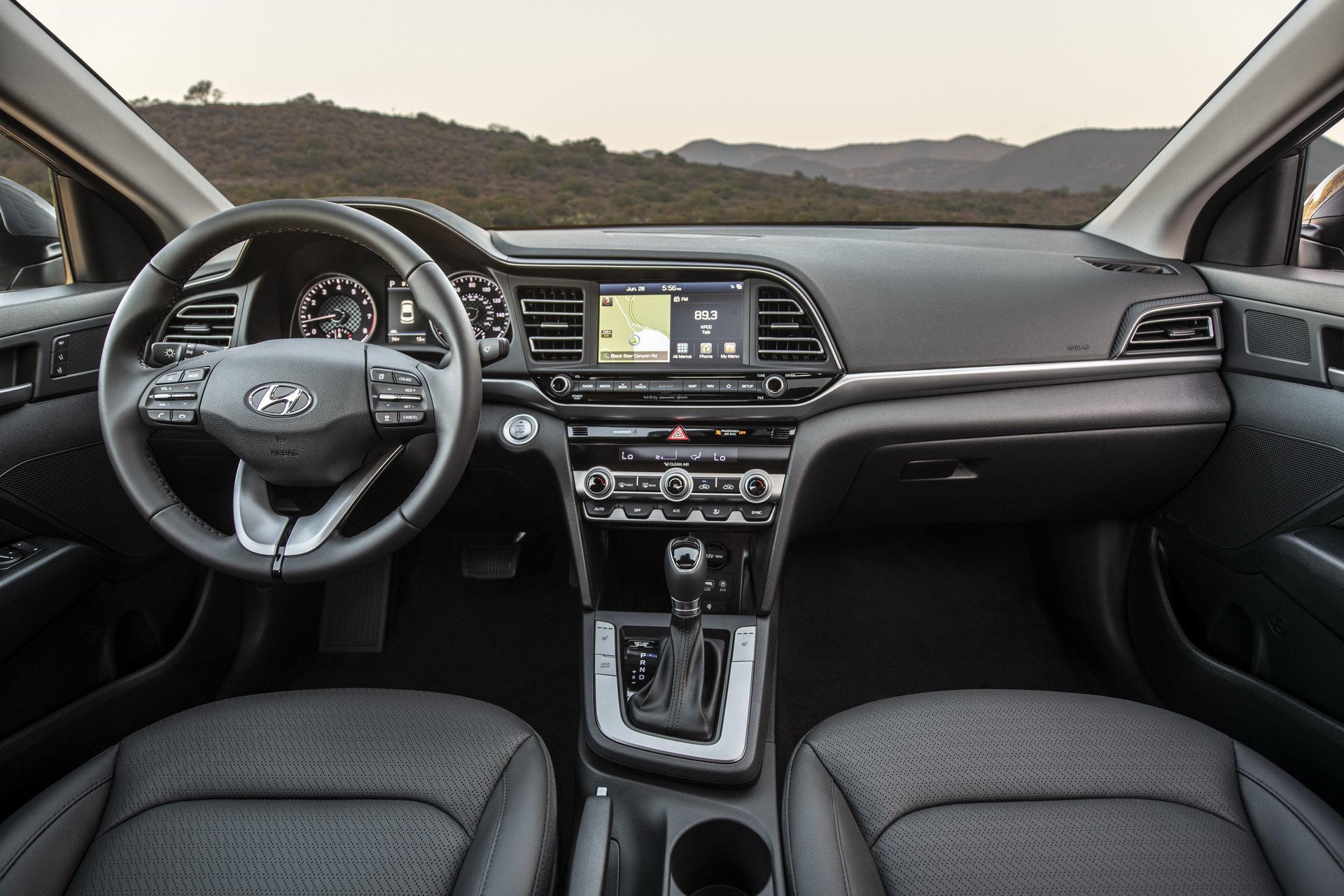Hyundai Elantra 2019 đẹp &lsquo;long lanh&rsquo; chuẩn bị ra mắt gi&aacute; chỉ từ 400 triệu đồng
