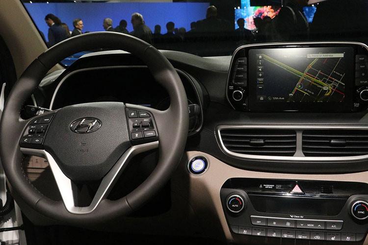 Hyundai Tucson 2019 vừa chốt gi&aacute; 690 triệu đồng sở hữu những t&iacute;nh năng g&igrave;?