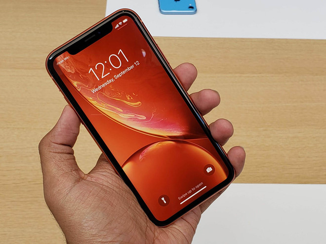Chưa l&ecirc;n kệ b&aacute;n iPhone XR đ&atilde; bị &lsquo;ch&ecirc; tơi tả&rsquo; bởi những điểm n&agrave;y