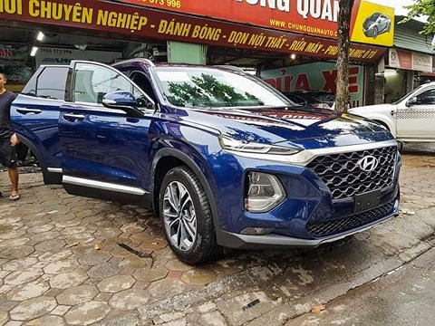 Hyundai SantaFe 2019 đẹp &lsquo;lung linh&rsquo; vừa xuất hiện tại H&agrave; Nội sở hữu những t&iacute;nh năng g&igrave;?