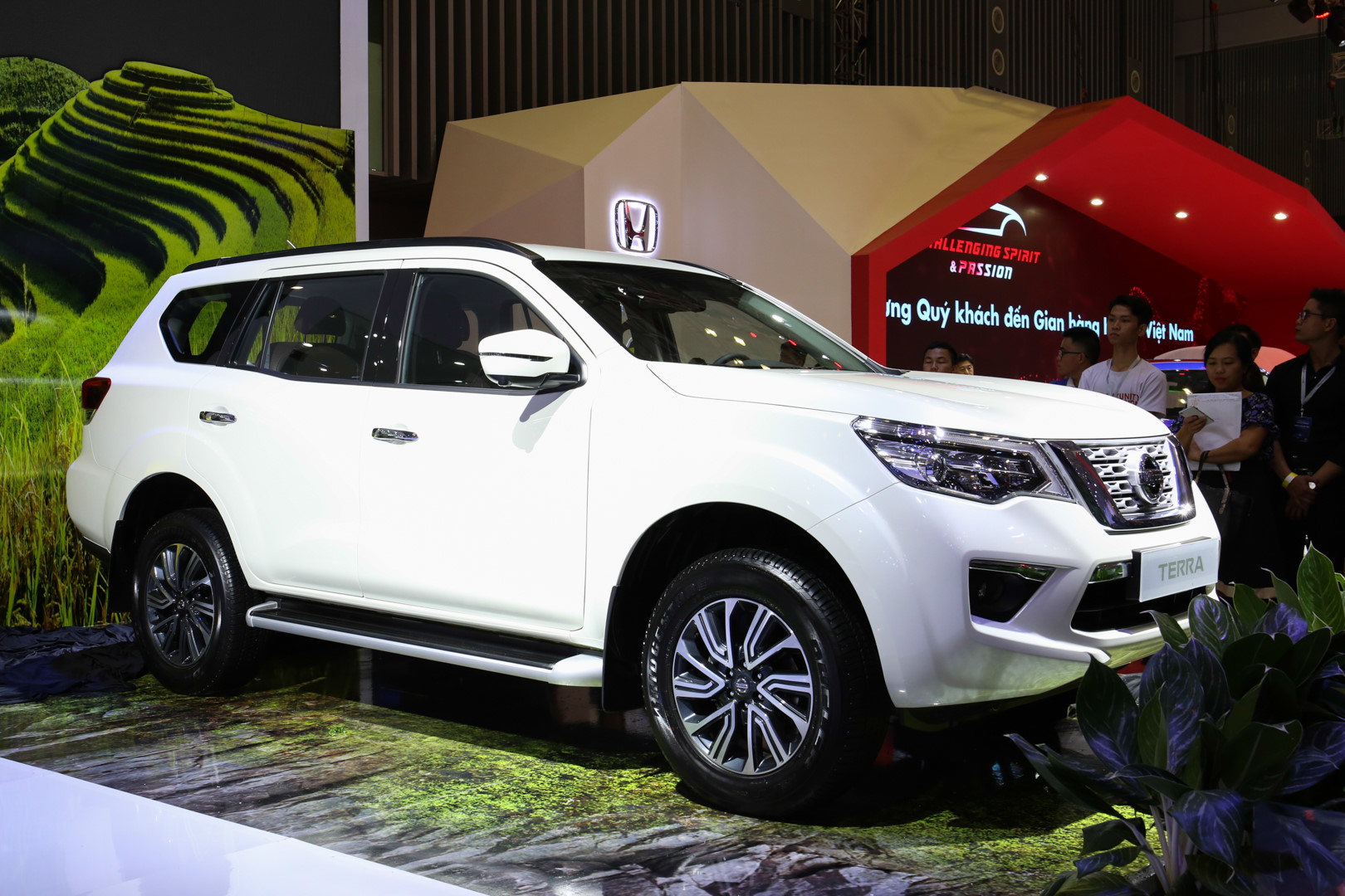 Nissan Terra đẹp &lsquo;long lanh&rsquo; gi&aacute; hơn 1,2 tỷ sở hữu những t&iacute;nh năng g&igrave;?