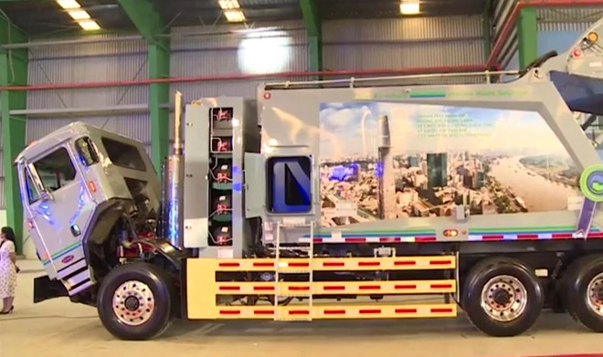 &lsquo;Si&ecirc;u xe&rsquo; chở r&aacute;c gi&aacute; 10 tỷ vừa về Việt Nam sở hữu t&iacute;nh năng hiện đại n&agrave;o?