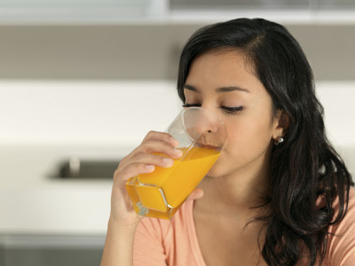 Uống nước cam cần lưu &yacute; những điều n&agrave;y kẻo &lsquo;rước họa v&agrave;o th&acirc;n&rsquo;