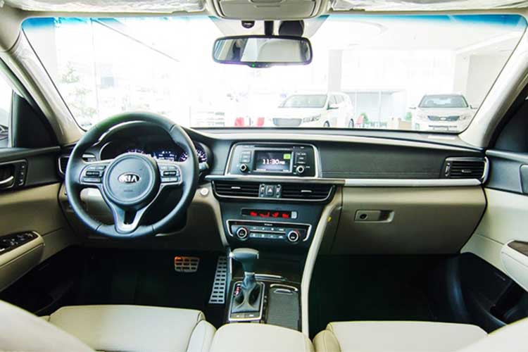 Kia Optima giảm gi&aacute; &lsquo;kịch s&agrave;n&rsquo; về mốc 700 triệu sở hữu những t&iacute;nh năng g&igrave;?