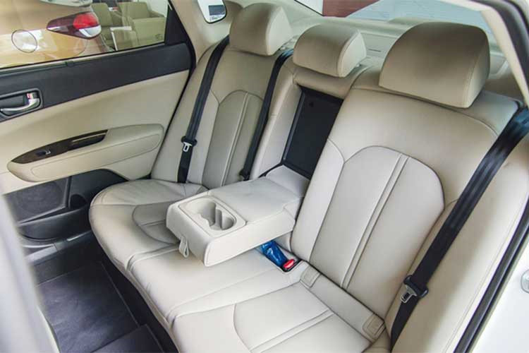 Kia Optima giảm gi&aacute; &lsquo;kịch s&agrave;n&rsquo; về mốc 700 triệu sở hữu những t&iacute;nh năng g&igrave;?
