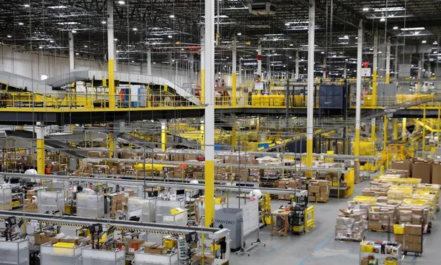 24 nh&acirc;n vi&ecirc;n Amazon nhập viện cấp cứu do robot tự động g&acirc;y tai nạn