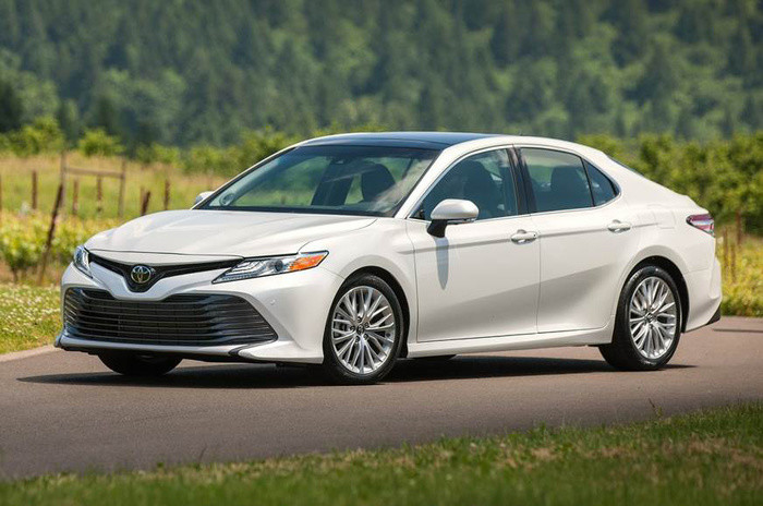 Điểm mặt những t&iacute;nh năng tr&ecirc;n Toyota Camry 2019 vừa mở b&aacute;n gi&aacute; chỉ từ 800 triệu đồng