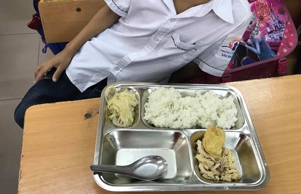 Phụ huynh ''tố'' suất cơm đạm bạc: Đ&atilde; tiến h&agrave;nh kiểm tra x&aacute;c minh