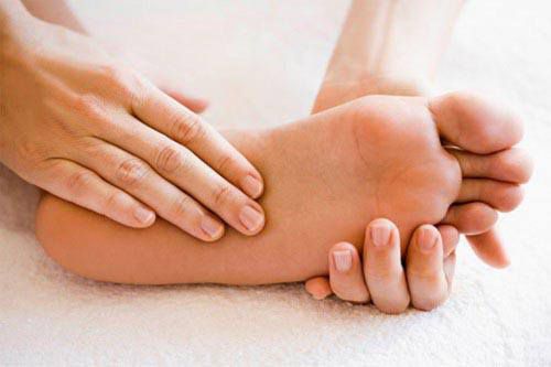 Những nguy&ecirc;n nh&acirc;n kh&ocirc;ng ngờ khiến ch&acirc;n tay lạnh c&oacute;ng v&agrave;o m&ugrave;a đ&ocirc;ng