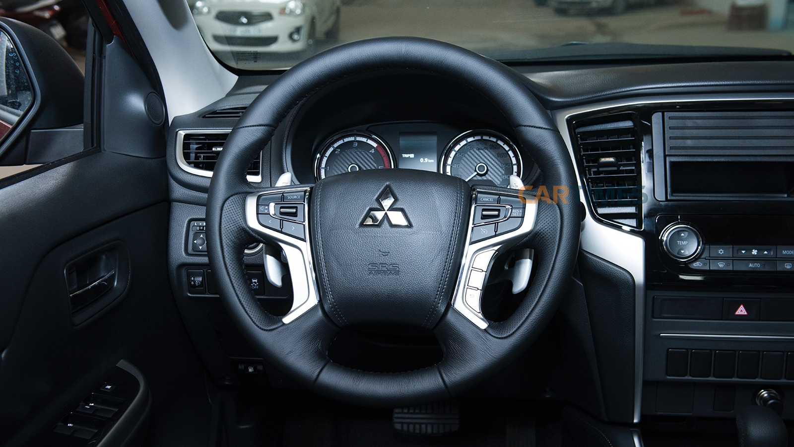 &lsquo;Soi&rsquo; t&iacute;nh năng tr&ecirc;n Mitsubishi Triton 2019 vừa ra mắt thị trường Việt gi&aacute; hơn 700 triệu đồng