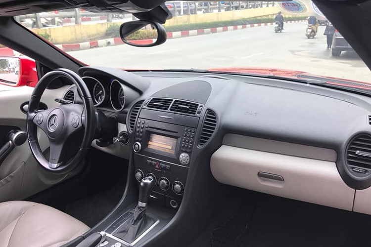 Mercedes-Benz SLK được rao b&aacute;n gi&aacute; 795 triệu đồng sở hữu t&iacute;nh năng, c&ocirc;ng nghệ g&igrave;?