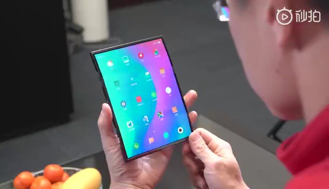 Soi c&aacute;c t&iacute;nh năng tr&ecirc;n smartphone m&agrave;n h&igrave;nh gập của Xiaomi vừa lộ diện