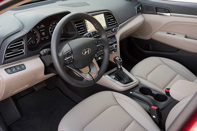 Hyundai Elantra 2019 lắp r&aacute;p trong nước chuẩn bị ra mắt được trang bị g&igrave;?