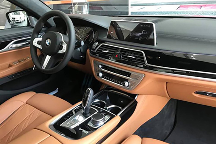 BMW M760Li gi&aacute; 13 tỷ vừa ra mắt thị trường Việt sở hữu những t&iacute;nh năng nổi bật g&igrave;?