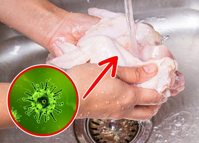 Sai lầm khi rửa thịt l&agrave;m tăng nguy cơ ngộ độc nhiều người mắc phải m&agrave; kh&ocirc;ng hay