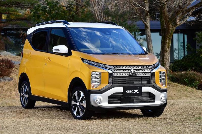 Chiếc xe gi&aacute; si&ecirc;u rẻ chỉ 271 triệu đồng của Mitsubishi được trang bị những g&igrave;?