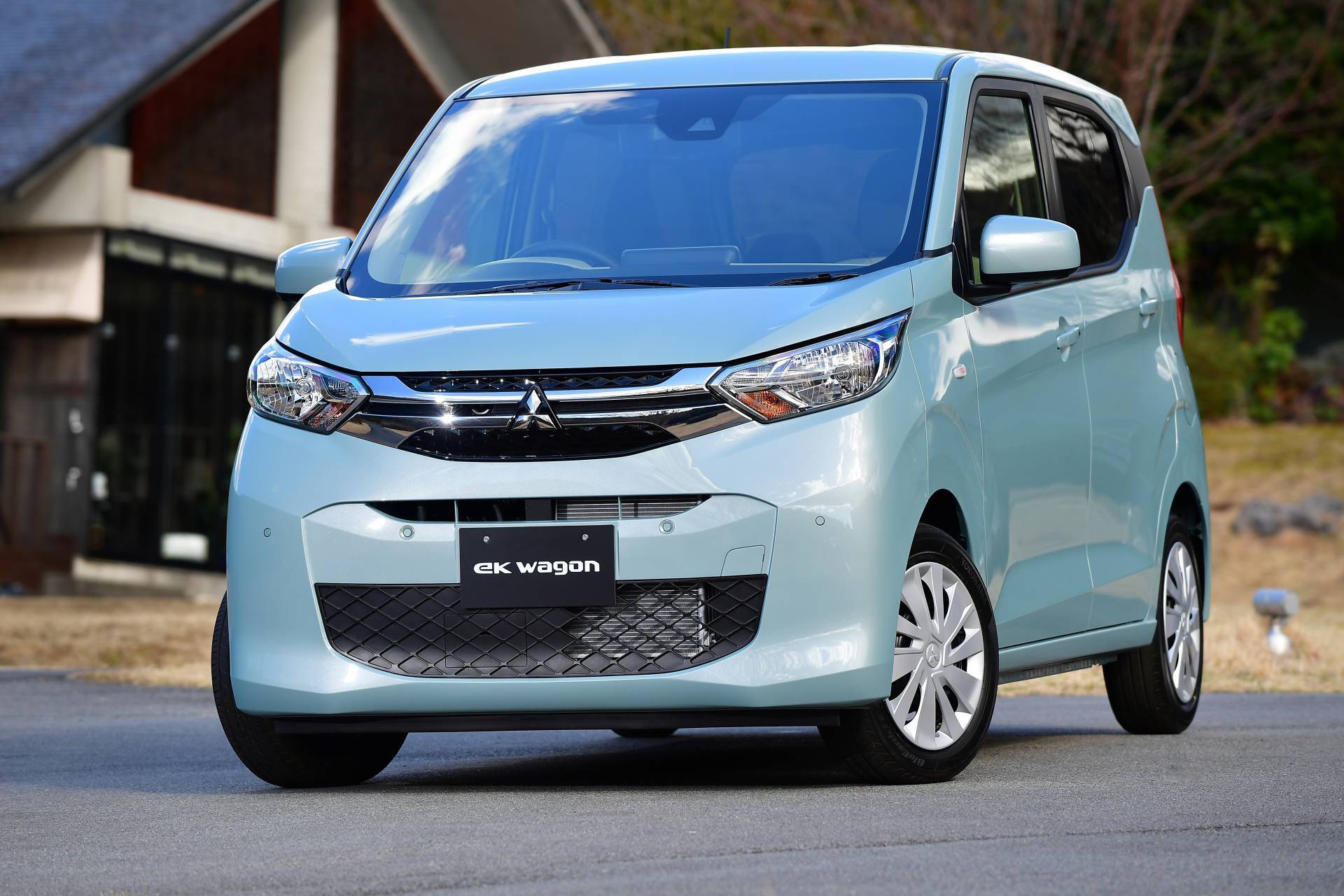 Chiếc xe gi&aacute; si&ecirc;u rẻ chỉ 271 triệu đồng của Mitsubishi được trang bị những g&igrave;?