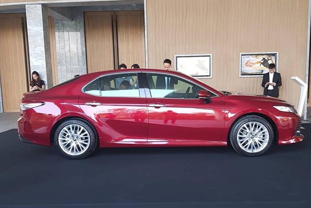 &lsquo;Soi&rsquo; chi tiết t&iacute;nh năng của Toyota Camry 2019 trước ng&agrave;y ra mắt thị trường Việt