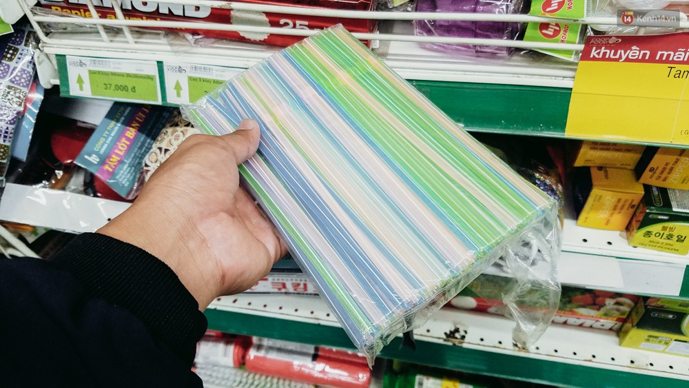 Nh&agrave; b&aacute;n lẻ đầu ti&ecirc;n ở Việt Nam &lsquo;qu&eacute;t sạch&rsquo; ống h&uacute;t nhựa ra khỏi hệ thống