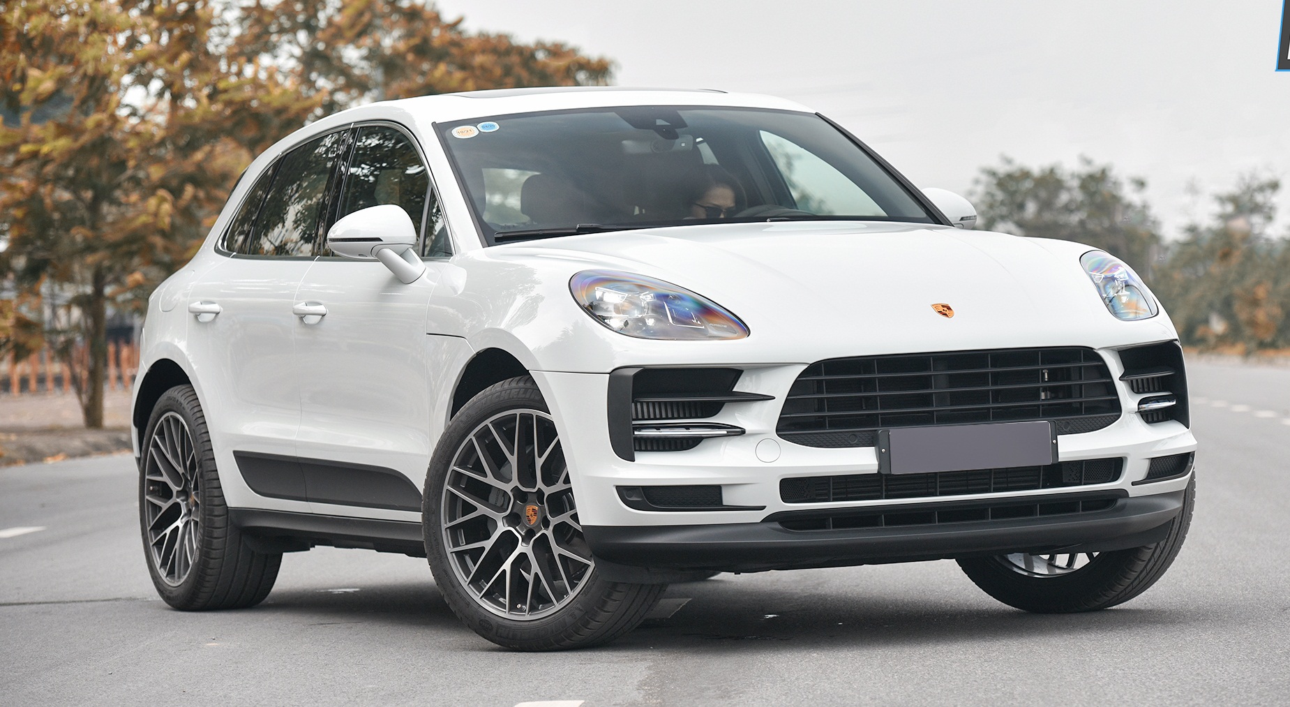 &lsquo;Soi&rsquo; c&ocirc;ng nghệ tr&ecirc;n chiếc Porsche Macan S 2019 đầu ti&ecirc;n tại Việt Nam 