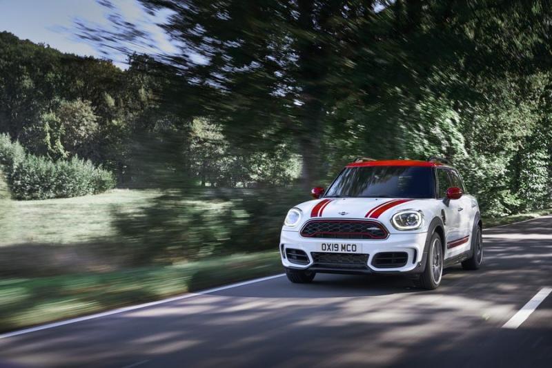 &lsquo;Soi&rsquo; c&ocirc;ng nghệ tr&ecirc;n John Cooper Works Clubman v&agrave; Countryman 2020 vừa được tiết lộ 