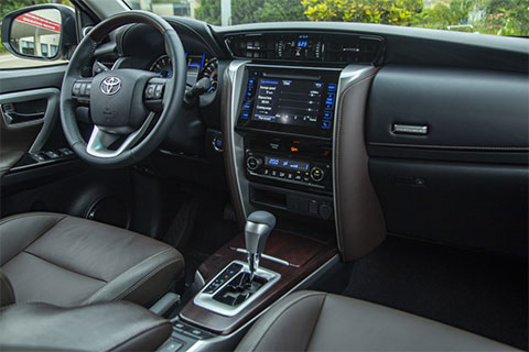 Gi&aacute; b&aacute;n hơn 1,3 tỷ đồng, Toyota Fortuner 2019 được trang bị những t&iacute;nh năng g&igrave;?